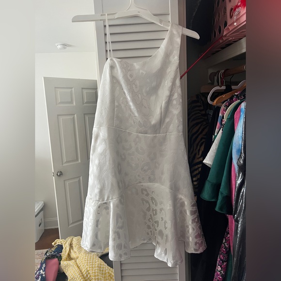 DO+BE Dresses & Skirts - One shoulder white jacquard leopard print dress